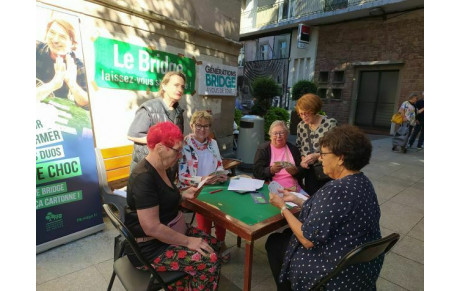 Jouer au bridge au marché: pourquoi pas?